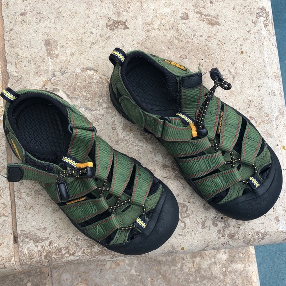 kids waterproof sandals